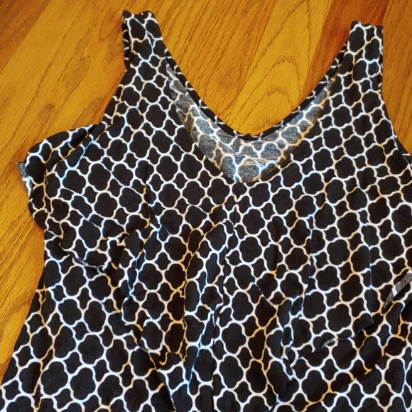 Tank with ruffle detail - Picture 2 of 2